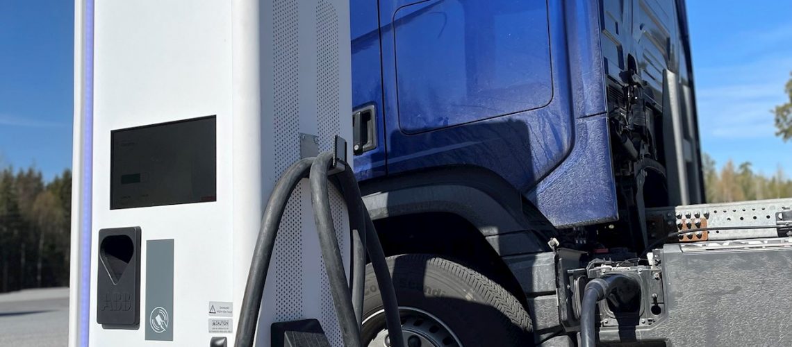 ABB_E-mobility_and_Scania_successfully_undertake_first_test_in_development_of_megawatt_charging_system
